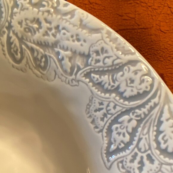 17" Oval Serving Platter Scarlett by Pottery Barn China - Picture 2 of 5